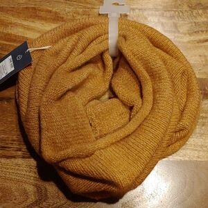 NWT Universal Threads Scarf